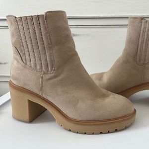 Universal Thread Heeled Ankle Booties